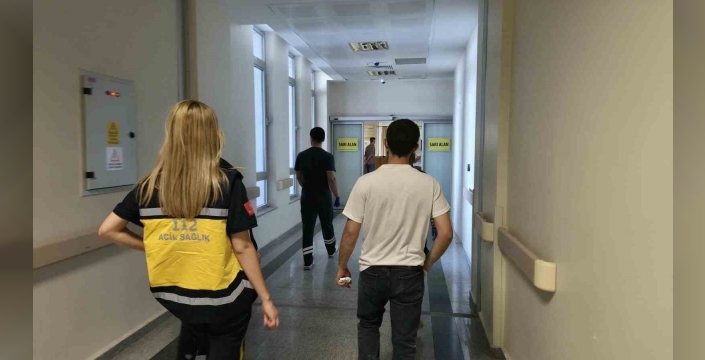 Başına fayans düşen işçi yaralandı