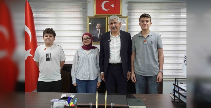 Başkan Hallaç, başarılı öğrencileri halkın makamında ağırladı