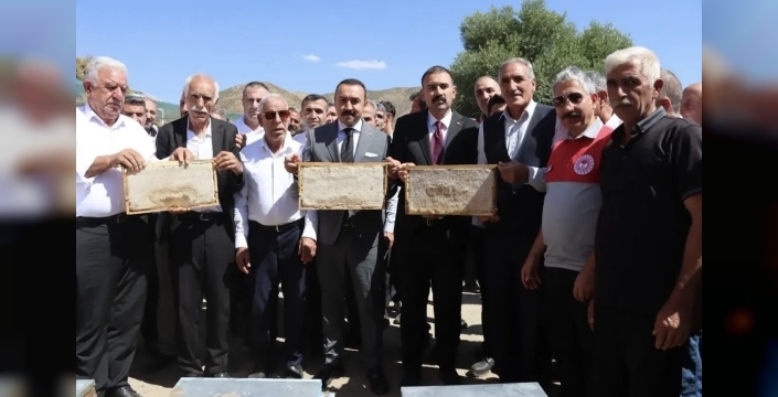 Çelikhan’da bal hasadı şenliği gerçekleştirildi