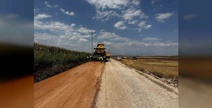 Kaymakam Aslan, asfalt çalışmasını inceledi