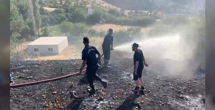 Örtü yangını söndürüldü