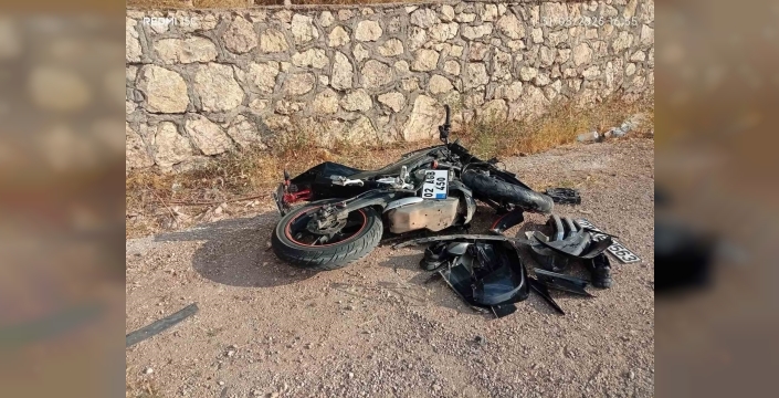 Otomobille kafa kafaya çarpışan motosikletin sürücüsü hayatını kaybetti