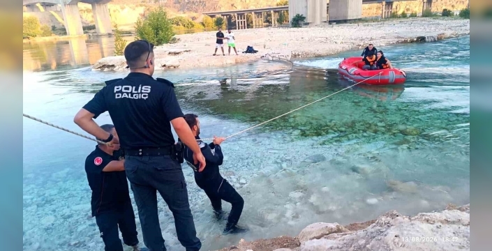Piknik yaparken köprü altında mahsur kalan 6 kişi kurtarıldı