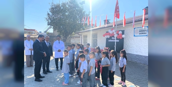 Besni’de öğrenciler ilk ders heyecanını yaşadı