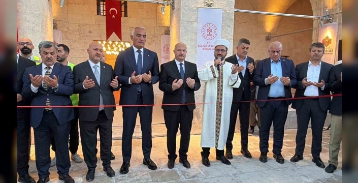 Depremde hasar gören tarihi Musalla Camii yeniden ibadete açıldı
