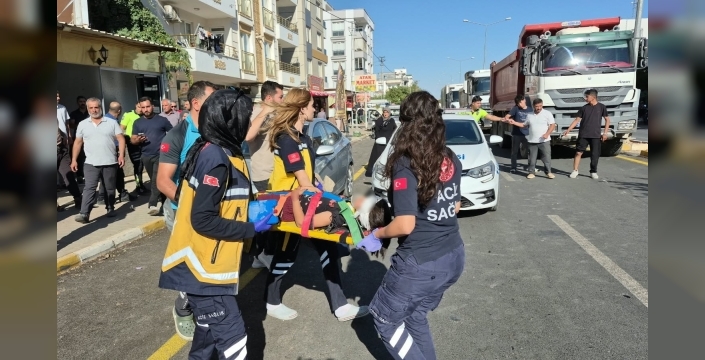 İki motosiklet çarpıştı: 3 yaralı