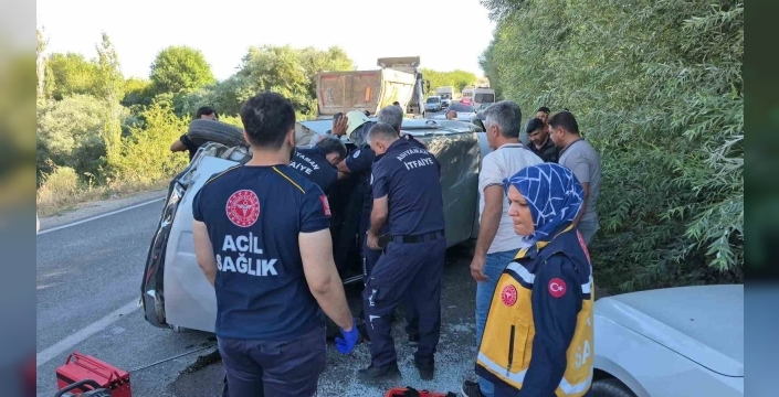 İki otomobil çarpıştı: 2 yaralı
