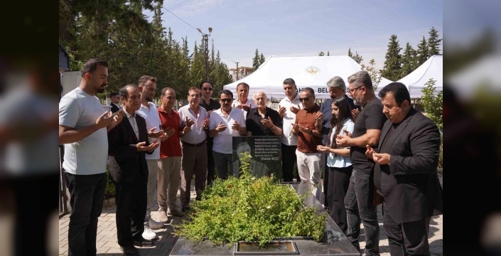Kahtalı Mıçe, mezarı başında sanatçı dostlarının katılımıyla anıldı