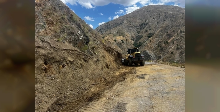 Köy yollarında bakım ve onarım çalışmaları sürüyor