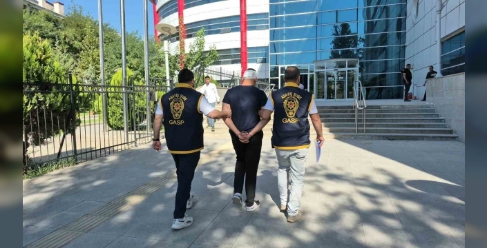 Sevgilisi darp edip daha sonra 1 kişiyi bıçaklayan şahıs gözaltına alındı