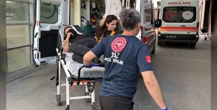 Şiddete maruz kalan kadını kurtarmak isterken bıçaklandı