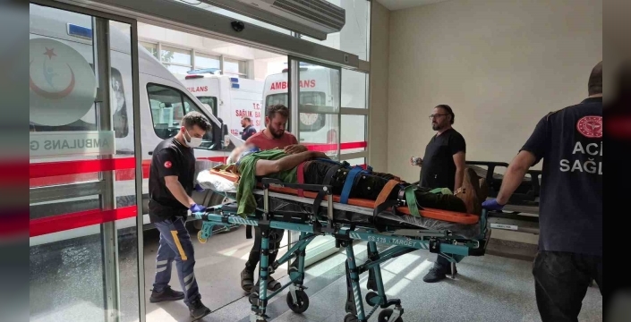 Tütün yüklü römork devrildi: 8 yaralı