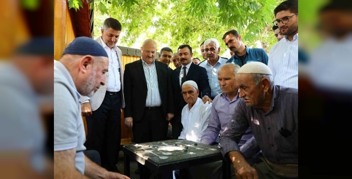 Vali Küçük, Kahta’da esnaf ve vatandaşlarla bir araya geldi