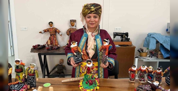 Anneannesinin mirasını bebeklerle dünyaya tanıttı