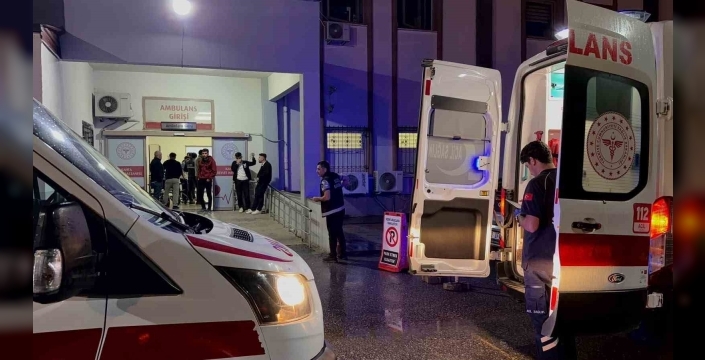 Elektrik işçilerine araç çarptı: 1’i ağır 2 yaralı