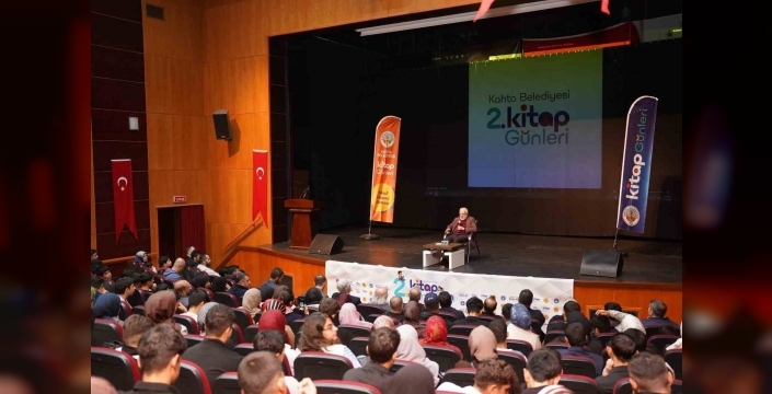 İhsan Süreyya Sırma, Kâhta 2. Kitap Günleri’nde okurlarıyla buluştu