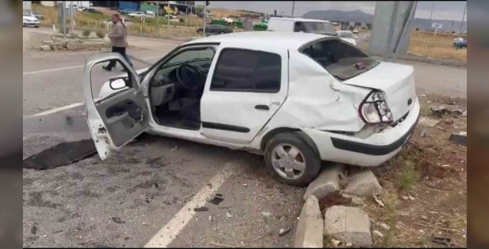 İki otomobil kafa kafaya çarpıştı: 5 yaralı