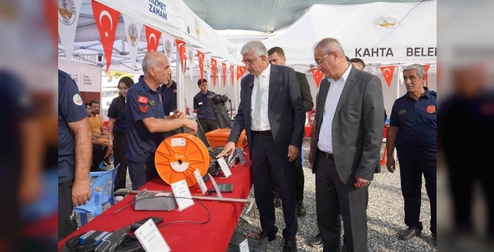 Kahta’da hayat kurtaran buluşma: İtfaiye ekipleri kent meydanında