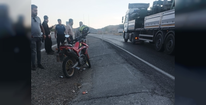 Motosiklet bariyere çarptı: 1 yaralı